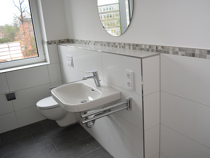 8 barrierefreie Badezimmer und Gäste-WCs in Soltauer Mehrfamilienhaus